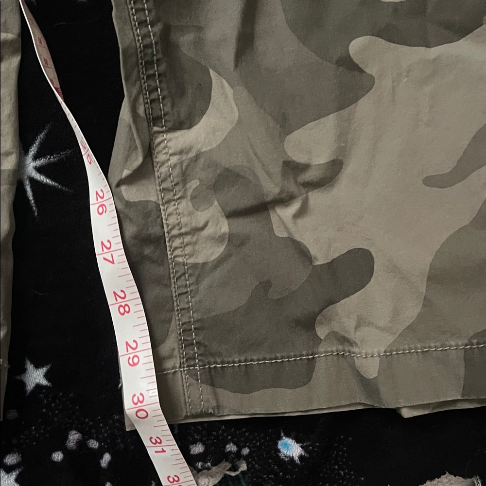 Hollister Women’s baggy camo pants - Picture 5 of 6